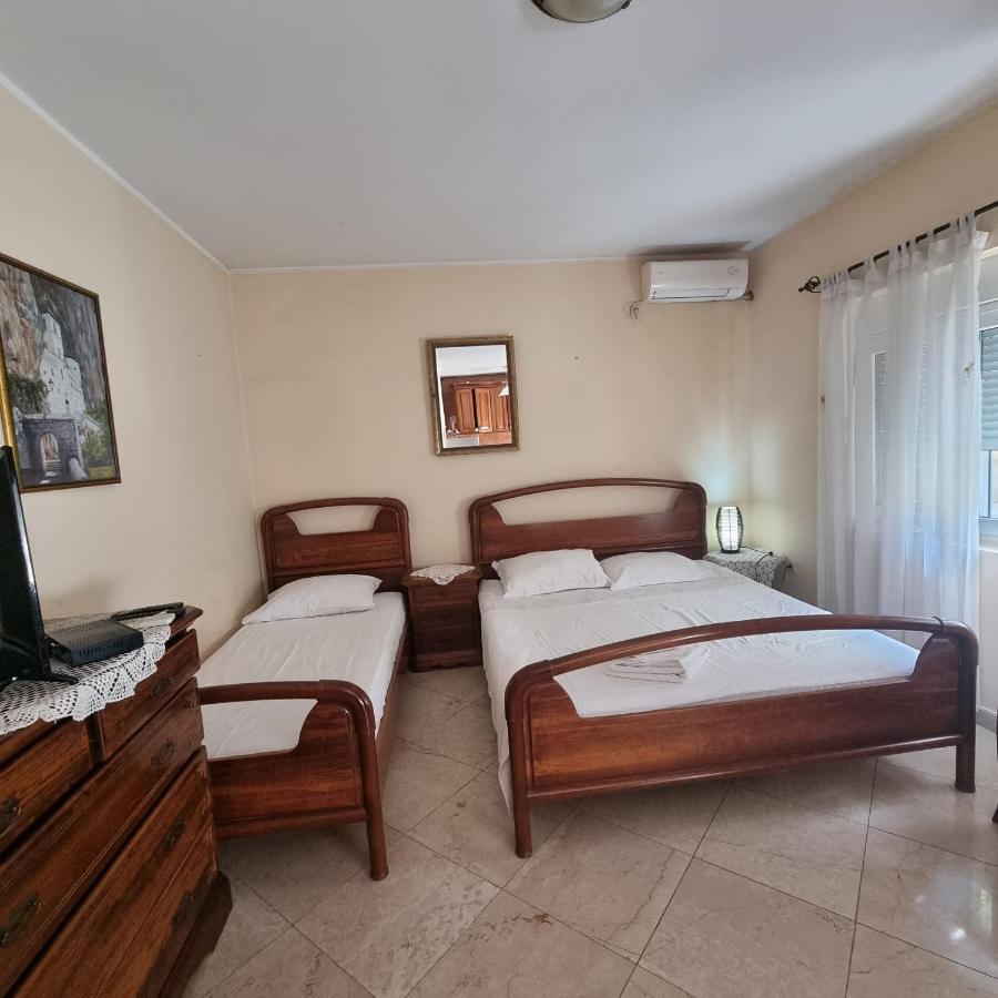Apartment On The Shore Of The Bay Of Kotor With Free Wi-Fi Exterior foto